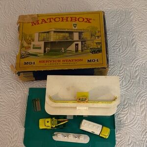 1960’s BP service Station -Matchbox Service Station Set with Vehicles